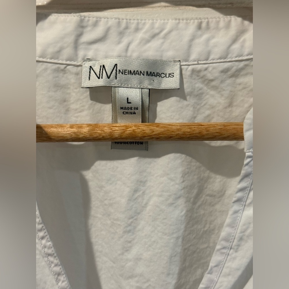 Neiman Marcus White Blouse with Navy Embroidery - Picture 2 of 4